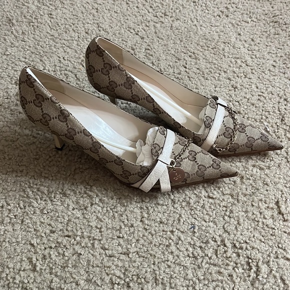 Gucci Monogram Heels - Picture 2 of 4